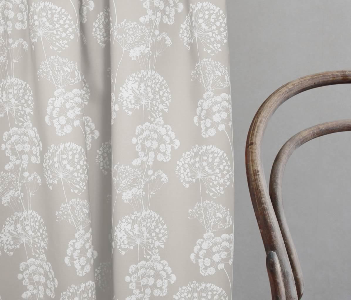 Erleen INV SandWind- Curtain fabric with Dusty Cream and botanical print