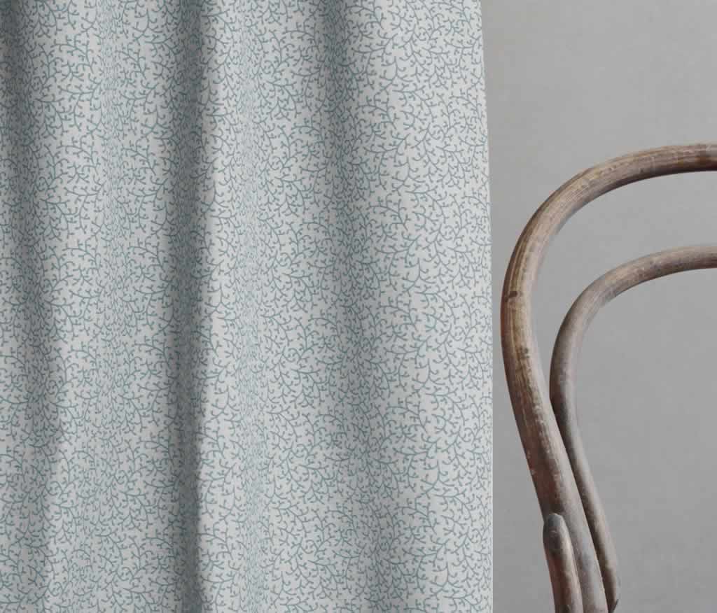 Phila True Blue - Curtain fabric with Light Blue botanical print