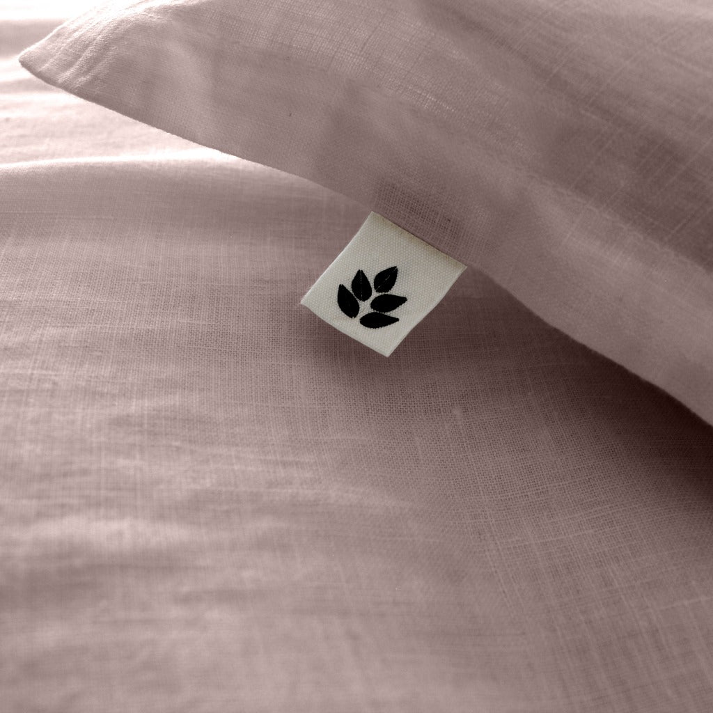 Linen Duvet Cover King, Dusty Rose - Close-up of Ada & Ina logo