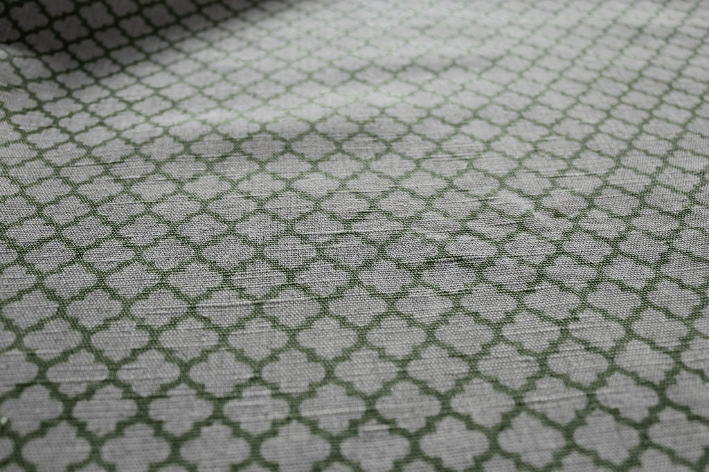 Jonna Khaki - Curtain fabric, green moroccan clover pattern