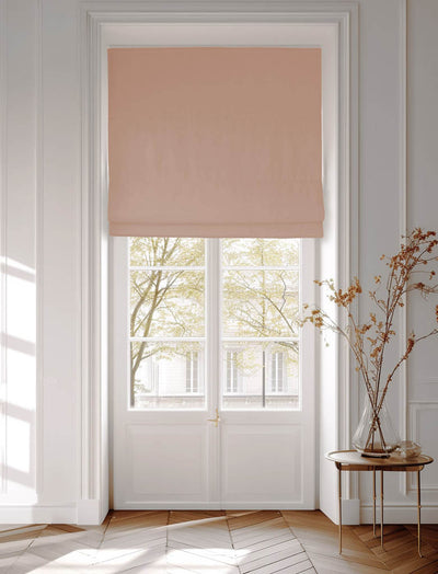 Muted pink roman blind made of Amara Peony Powder Cotton fabric