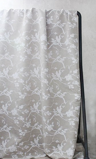 Rosebird White - Curtain fabric with white pattern of birds sitting on a tree