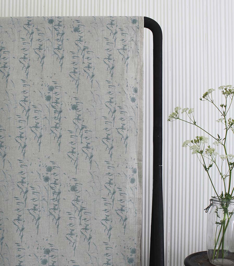 Breeze Sage - Curtain fabric with Green botanical pattern